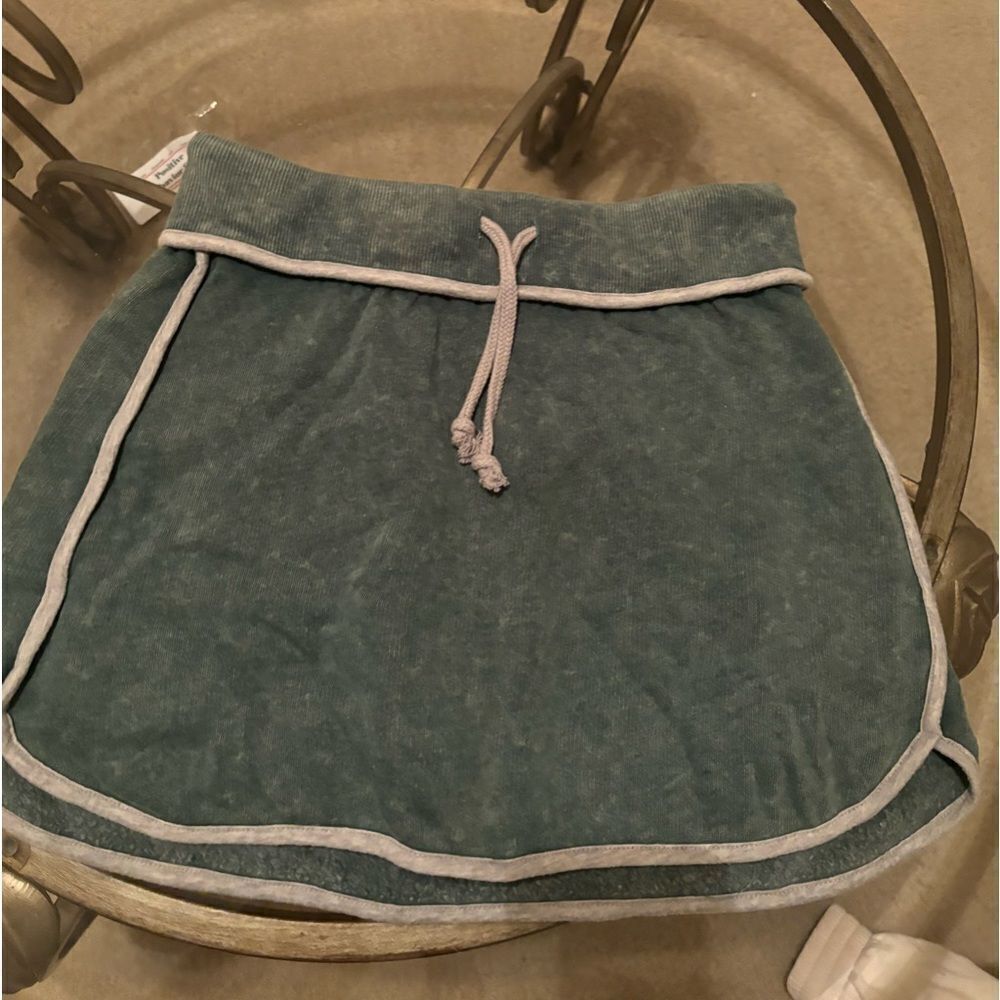 SO green tennis skirt w under shorts